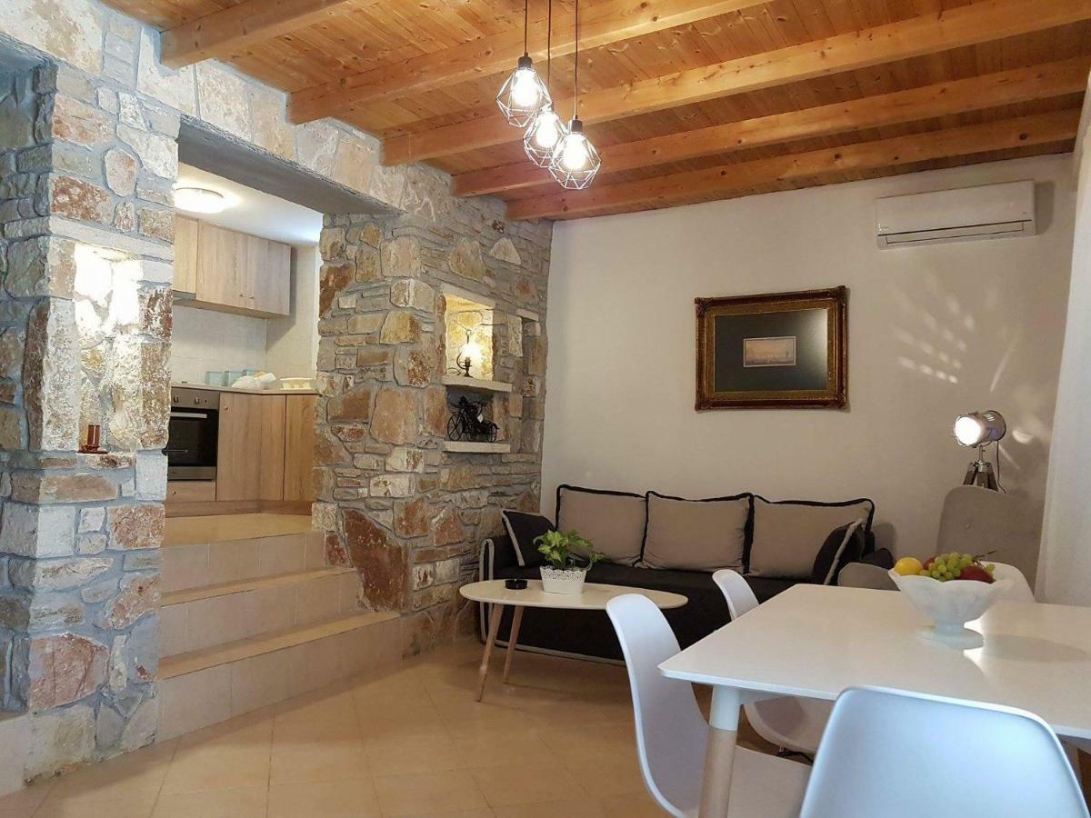 Nafplio Cozy Mountain Cottage ภายนอก รูปภาพ